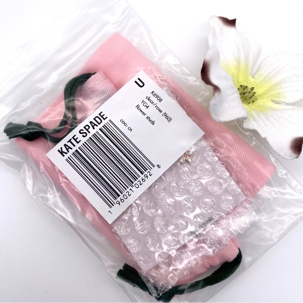 NWT ♠️Kate Spade♠️ Gleaming Gardenia Flower Studs, Rose Gold - Picture 13 of 15